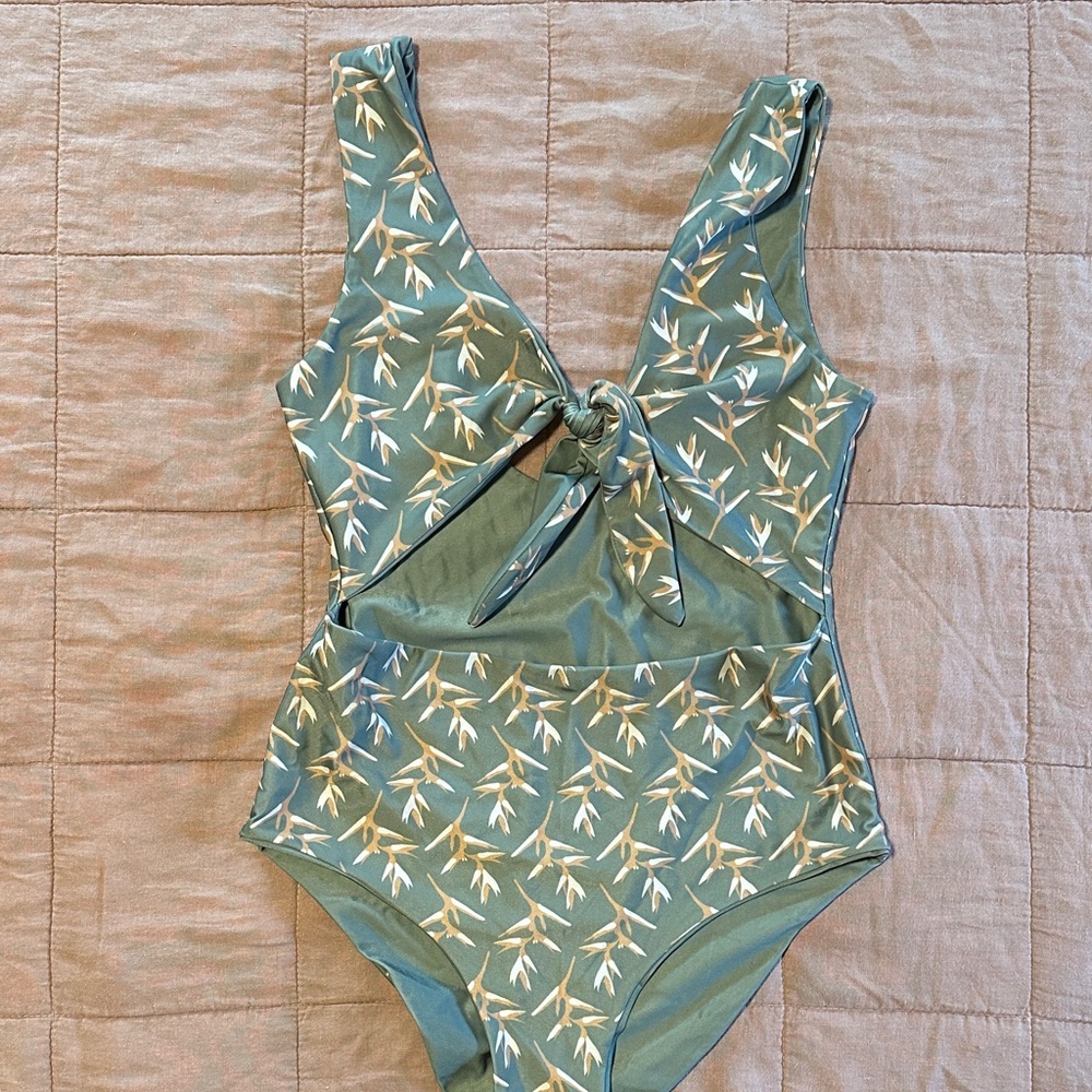 One piece swim